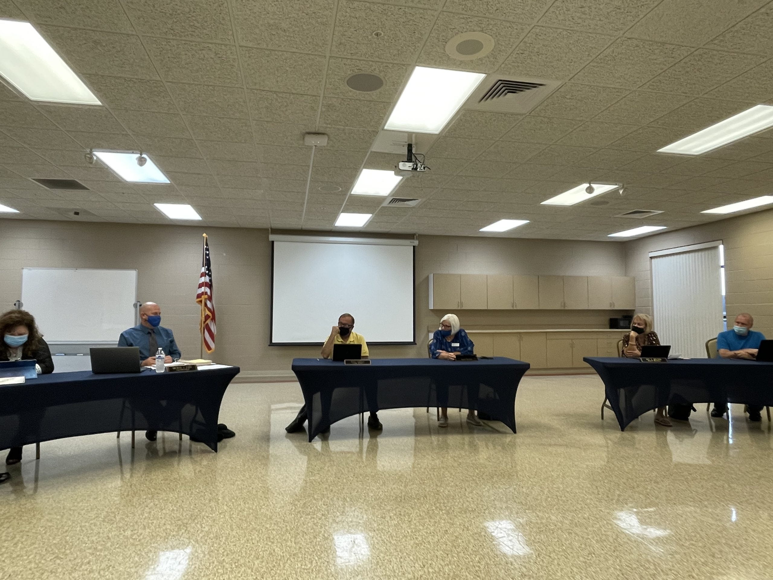 School board proposing no change to tax rate | Laker Country 104.9 FM WJRS