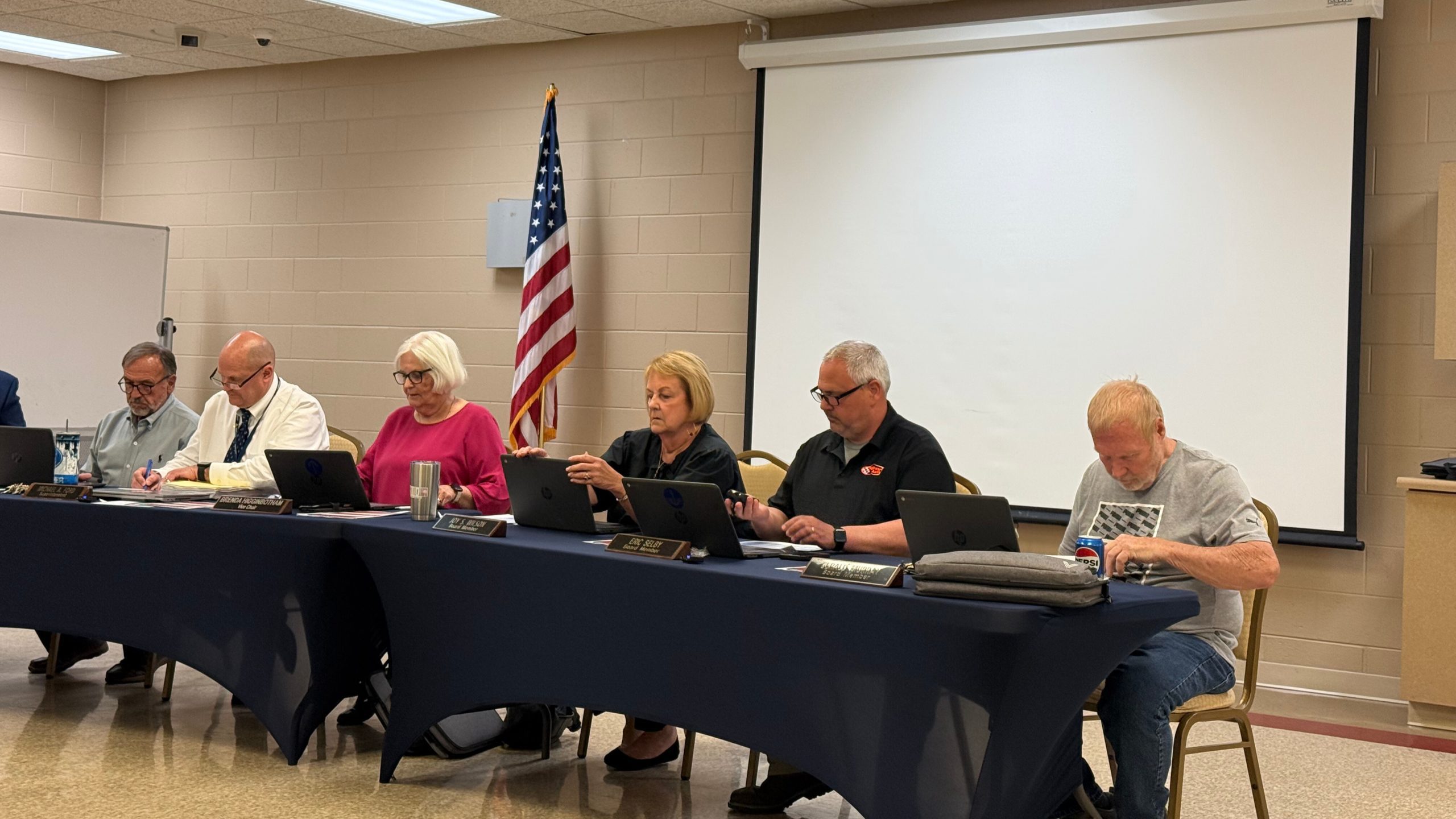 School board votes to approve new contract for Superintendent Ford ...